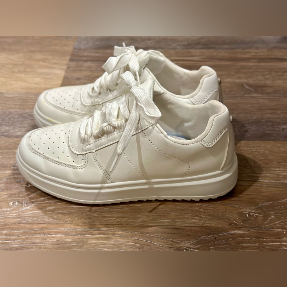 EUC Madden Girl Jesi Sneaker - Size 6.5 - Picture 7 of 12